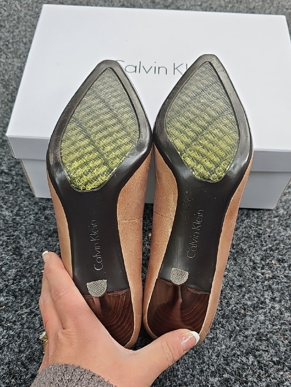 Calvin Klein Women's 7 Dolly Pearlized Metallic Nude Pointed Toe Pumps - Picture 8 of 9
